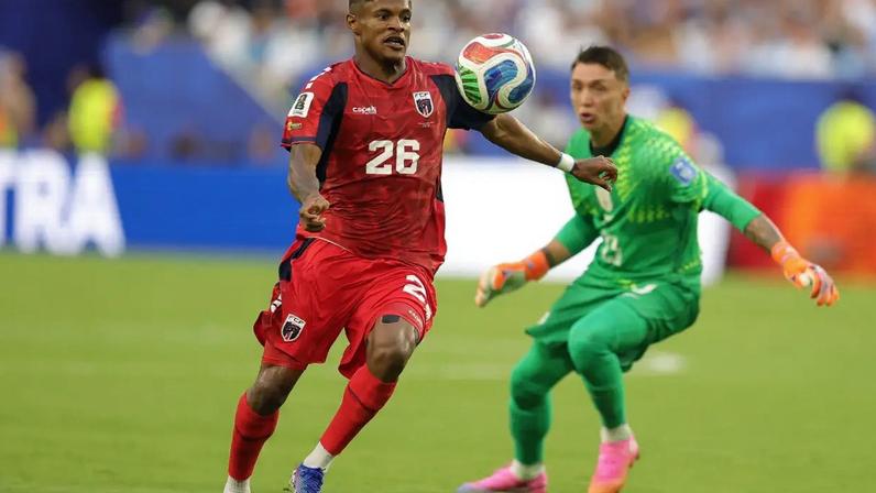 Hélio Varela driblou Muslera para marcar o segundo gol de Cabo Verde