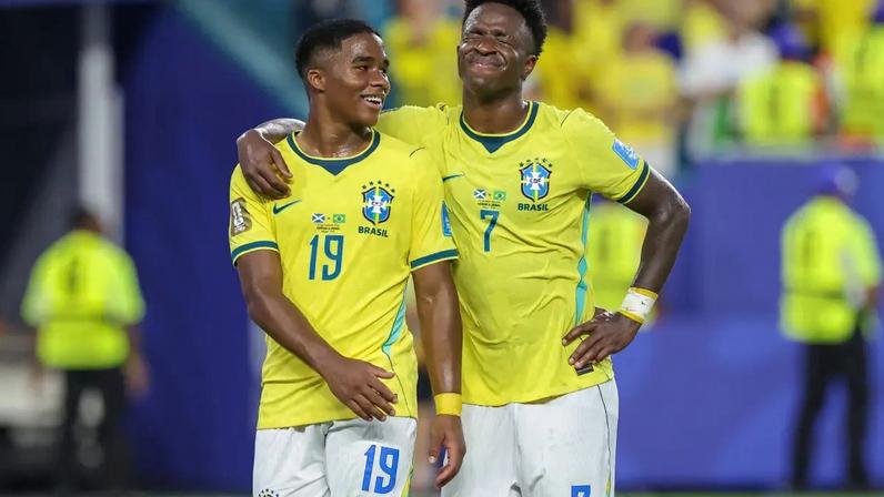 Endrick e Vini Jr. durante a partida contra a Escócia (Chris Arjoon/Icon Sportswire/Getty Images)