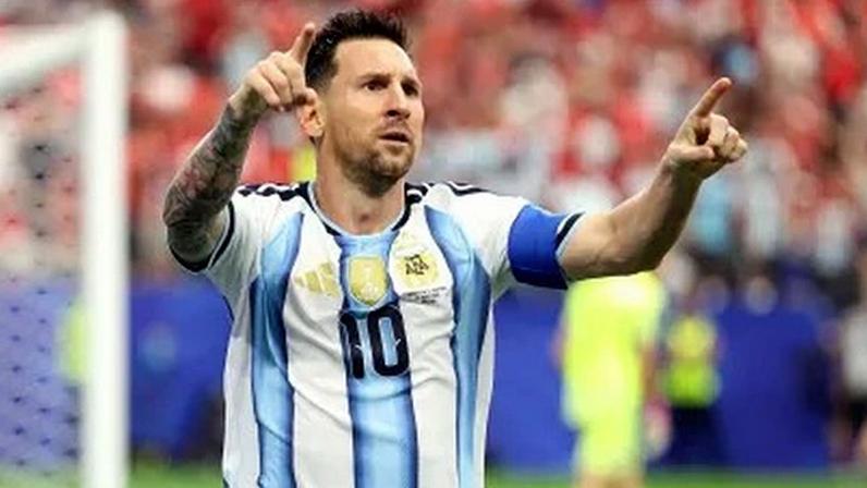 Messi comemora gol contra a Áustria