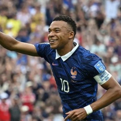 Mbappé faz dois gols, supera Ronaldo e se aproxima de Messi na artilharia