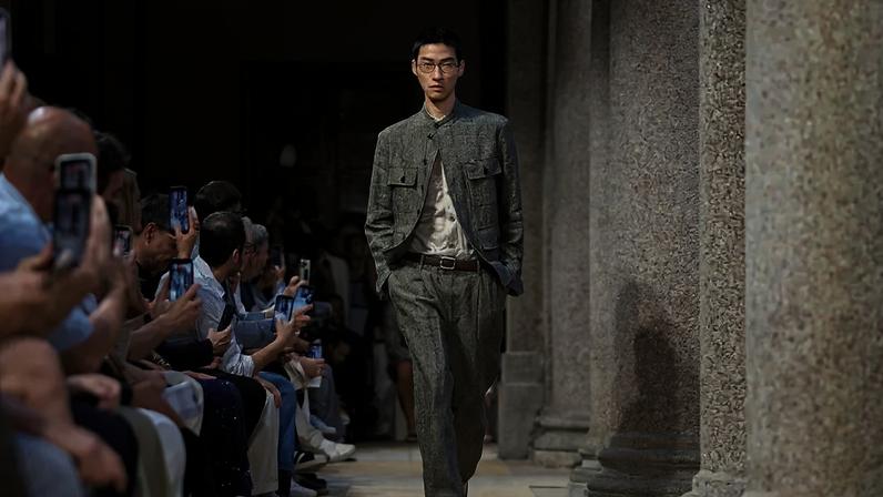 Giorgio Armani: elegância natural em nova fase da moda masculina em Milão