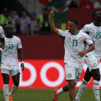 Senegal vence Iraque com 10 jogadores e ainda sonha com a fase de 32
