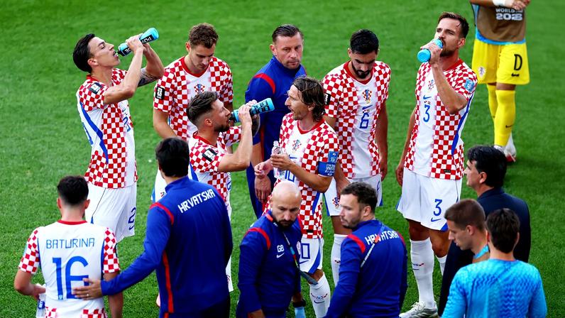 Todos desaprovam os novos intervalos de hidratação da Copa, exceto o milionário