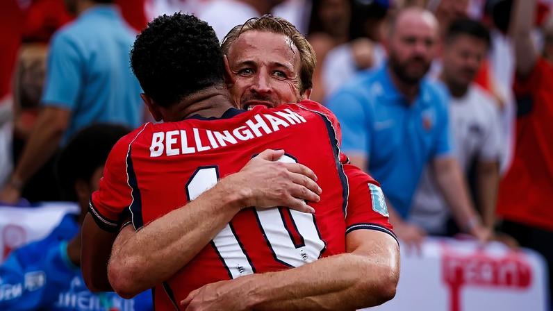 Harry Kane e Jude Bellingham marcaram os gols que garantiram a primeira colocação à Inglaterra (Paulo H. Dias/Eurasia Sport Images/Getty Images)