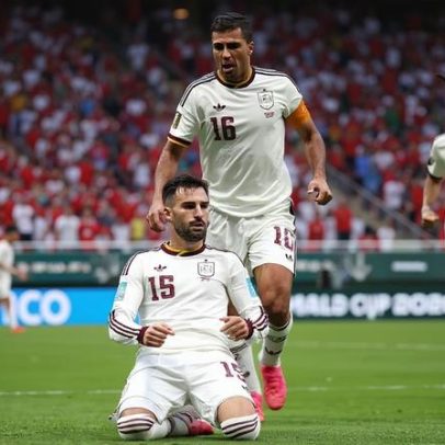 Espanha avança após frango de Muslera e elimina Uruguai