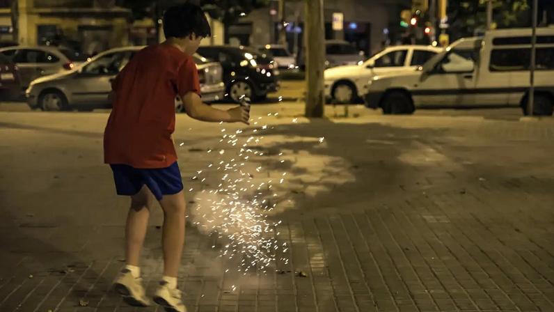 Recomendação: Crianças não devem participar de brincadeiras que envolvam fogo (J2R/Getty Images)