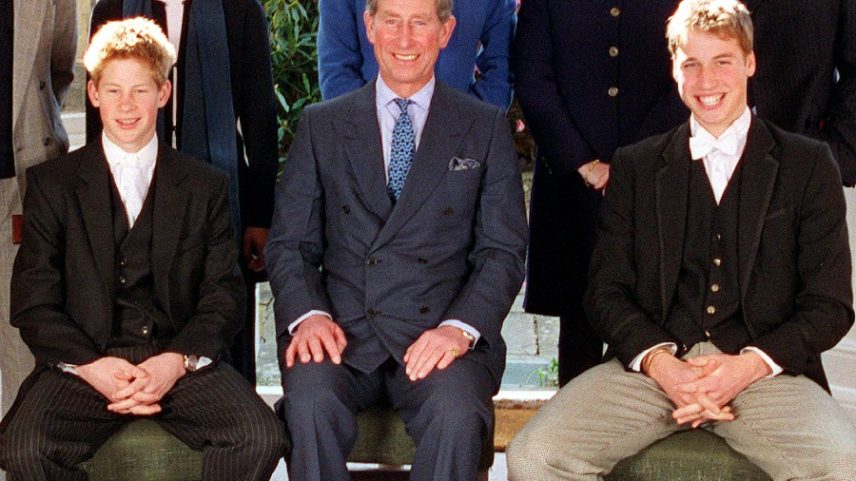 William e Harry com o pai, hoje o rei Charles III, quando estavam em Eton: celeiro das classes dominantes