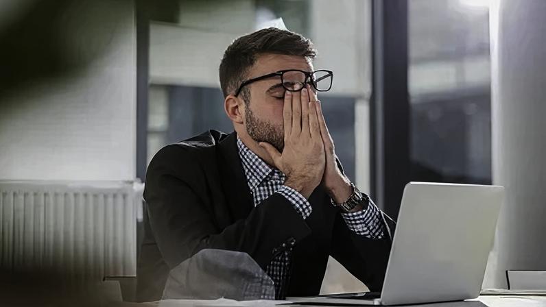 Insônia e dores: sinais de exaustão mental no trabalho