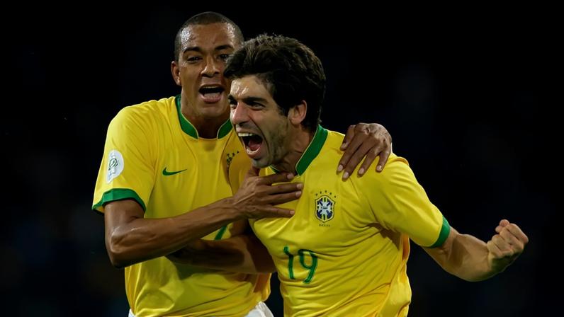 Juninho Pernambucano fez um golaço de fora da área contra o Japão