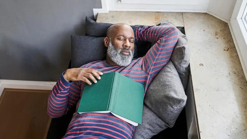 Relação entre sono ruim e acúmulo da proteína beta-amiloide já é conhecida pela ciência (Westend61/Getty Images)