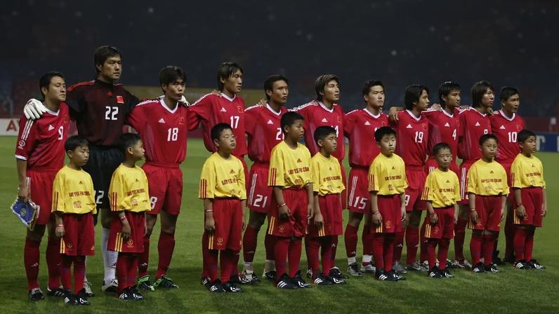 Quando a seleção da China disputou sua única Copa do Mundo, em 2002, o futebol internacional ocupava um espaço privilegiado no imaginário popular (Gary M. Prior/Getty Images)