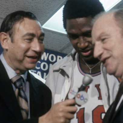 Knicks sem o Capitão Willis Reed: ele curte o momento com amigos