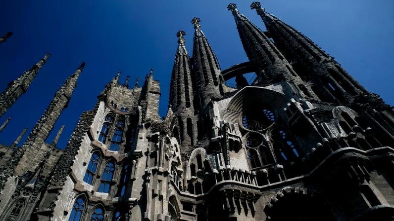 Papa inaugura a Sagrada Família de Gaudí após 144 anos de construção