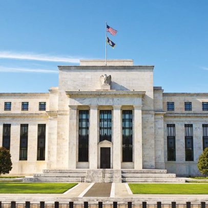 Fed aponta inflação persistente e consumo dos EUA fraco