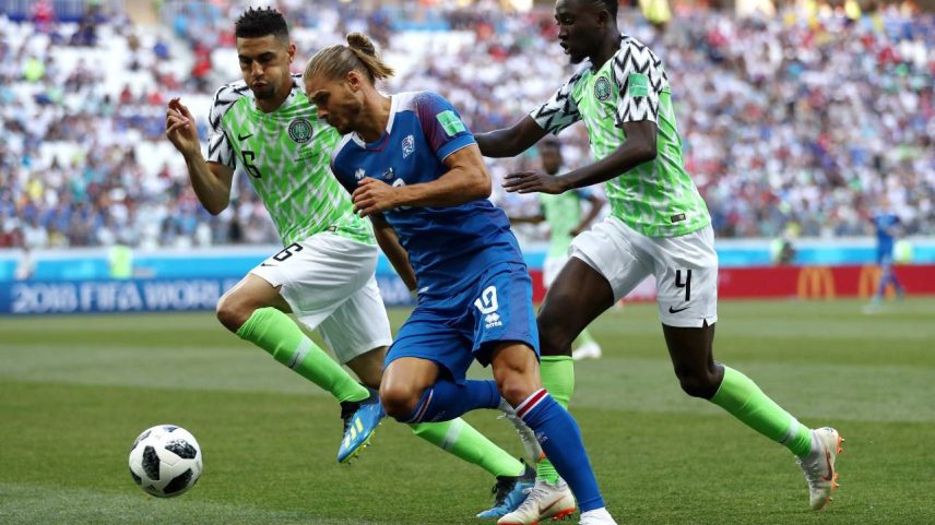 Rurik Gislason em partida da Islândia na Copa do Mundo de 2018