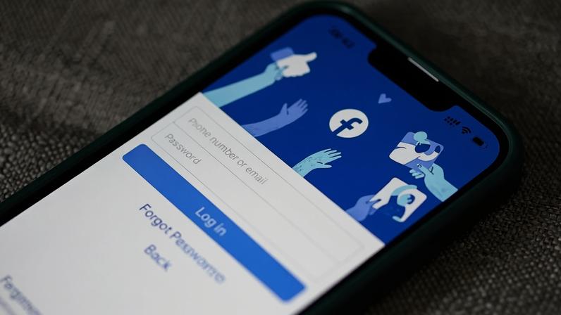 Facebook usará IA para sugerir colagens de fotos da sua galeria