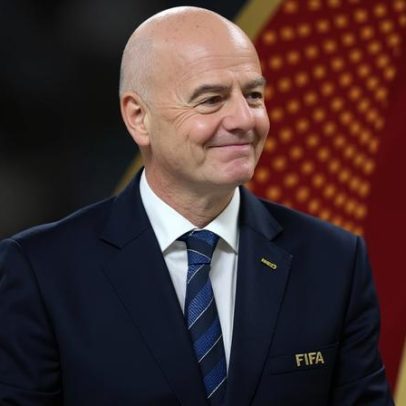 Infantino diz que a FIFA não ganha com pausas para hidratação
