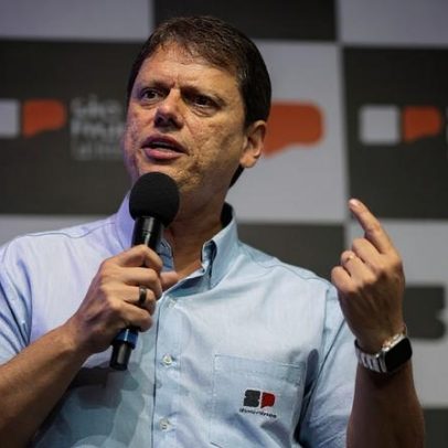 Tarcísio critica tarifa dos EUA e cobra ação diplomática de Lula