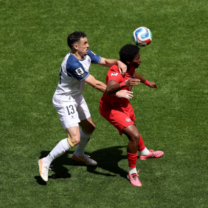 No embalo da torcida, Canadá pressiona e arranca empate com Bósnia na estreia