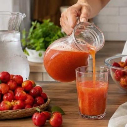 Acerola tem maior concentração de vitamina C que a laranja