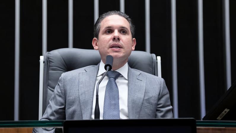 Hugo Motta tem buscado a retirada da urgência do projeto que acaba com a escala 6x1