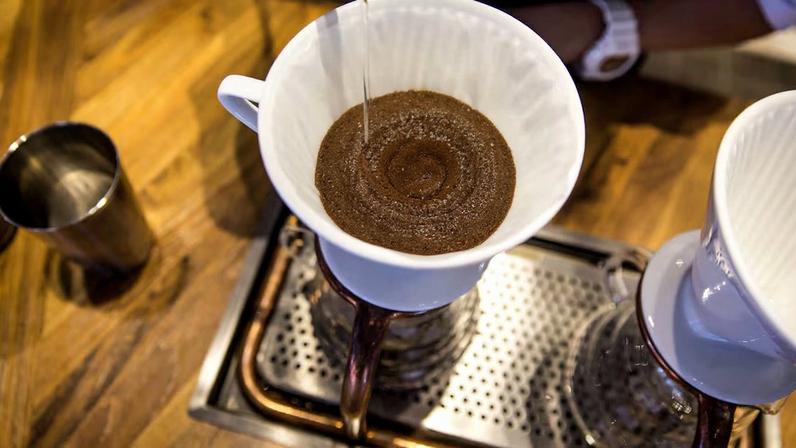 As vendas de bebidas prontas para beber de café e chá sem cafeína aumentaram quase 15% nos EUA (Foto: Taylor Weidman/Bloomberg)