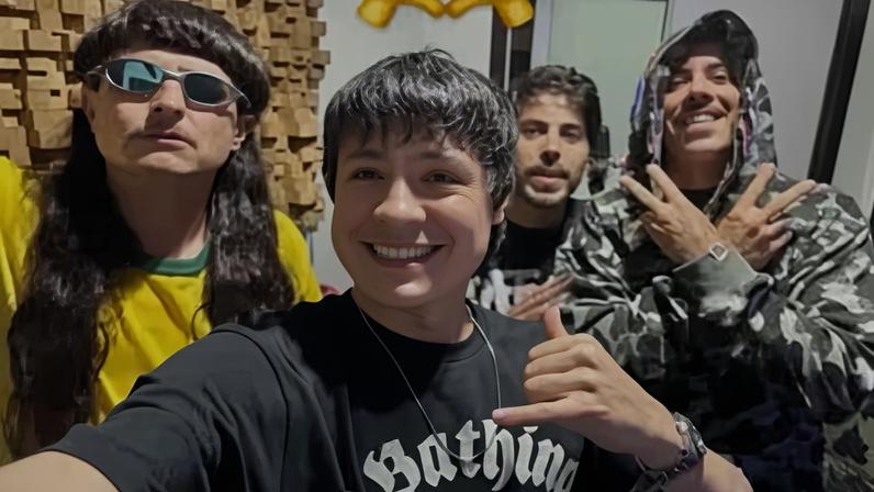 Cantor americano está entre mortos em colisão de helicóptero no Rio