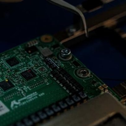 Amazon negocia venda de chips de IA para competir com a Nvidia