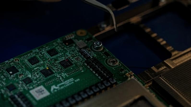 Amazon negocia venda de chips de IA para competir com a Nvidia