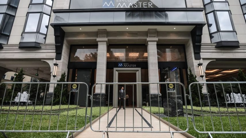 Fachada do Banco Master, em São Paulo, envolta em escândalo que já atinge políticos da esquerda e da direita