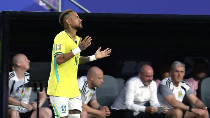 Neymar avalia breve atuação na partida contra a Escócia em Miami Gardens.