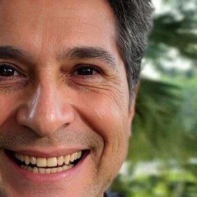 Primogênita de Daniel faz apresentação em shopping de SP