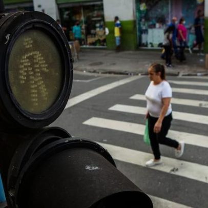 Leitor questiona sinalização semafórica em São Paulo