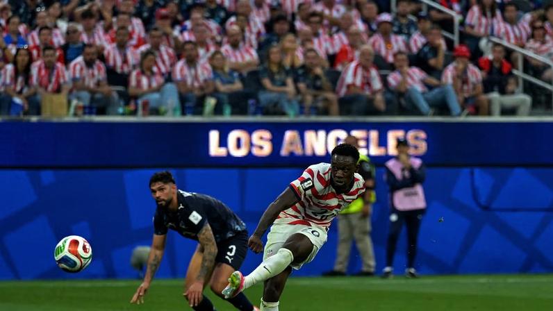 EUA jogam bonito e aniquilam Paraguai em partida com gol de Maurício e lambança de Bobadilla