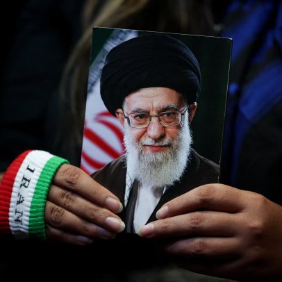 Irã conclui preparativos para cerimônia de três dias em homenagem a Khamenei