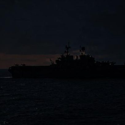 Irã afirma ter lançado mísseis de advertência contra navios dos EUA; EUA negam