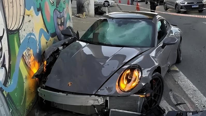 Acidente com Porsche de Fábio Giga, na Avenida Juntas Provisórias, na tarde deste sábado, 6 de junho de 2026