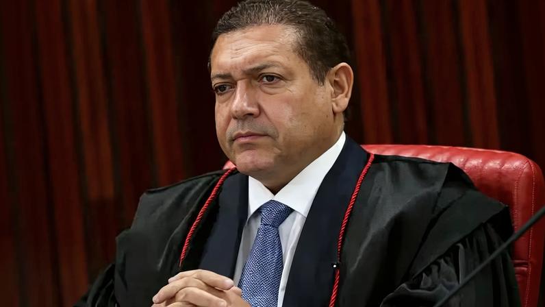 Nunes suspendeu a pesquisa em maio