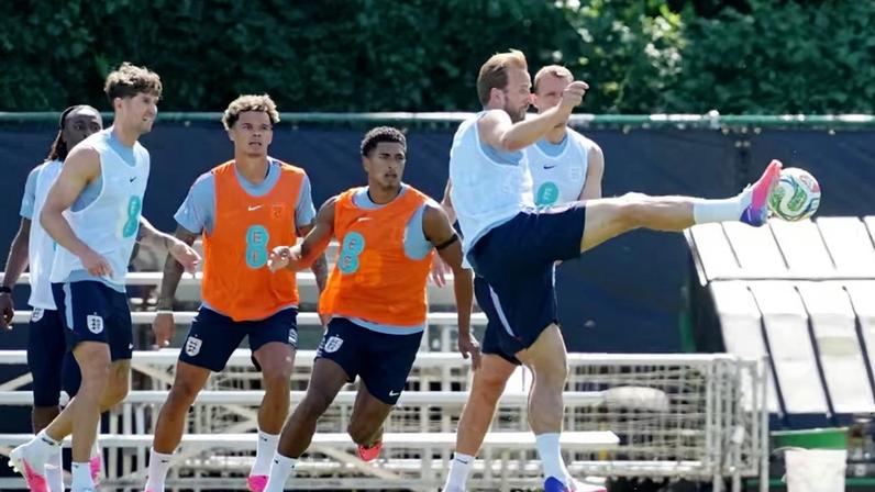Treinamento da seleção da Inglaterra antes da estreia na Copa do Mundo