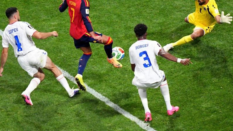 Espanha vê Vozinha brilhar, para na retranca de Cabo Verde e não sai do zero na estreia da Copa