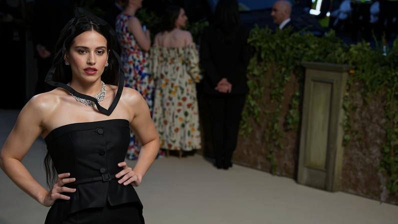 Rosalía adia três shows por emergência familiar