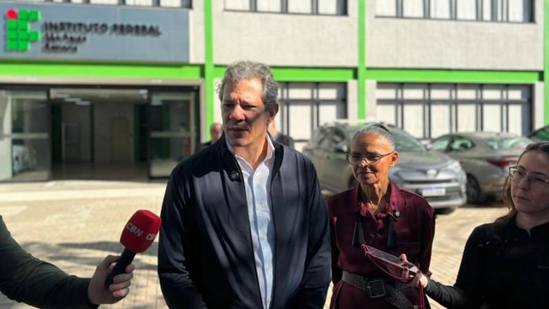 Na imagem, os ex-ministros Fernando Haddad e Marina Silva
