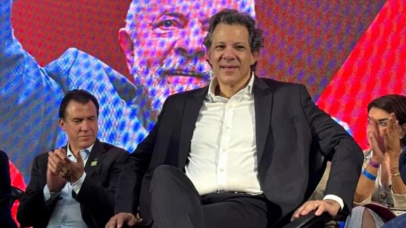 Haddad anunciando sua candidatura ao governo de São Paulo