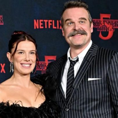 David Harbour e Millie Bobby Brown atuam como pai e filha em série da Netflix