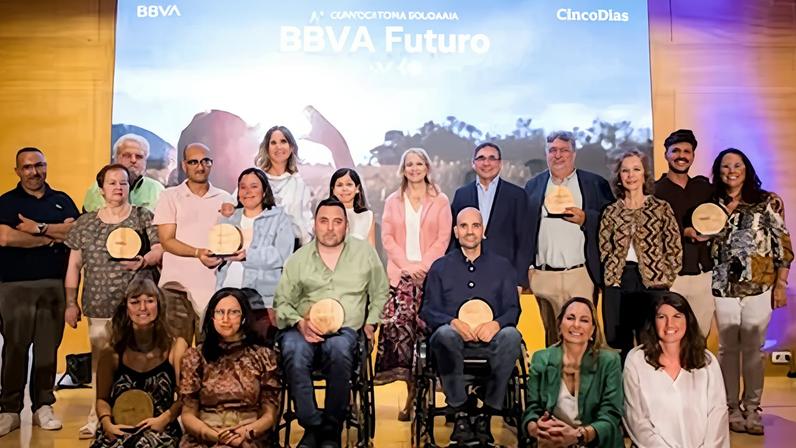 Imagen con los ganadores de esta edición de la Convocatoria Solidaria BBVA Futuro.