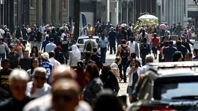 Brasil avança no IDHM, mas as desigualdades regionais, raciais e de gênero persistem