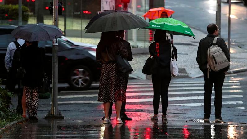 Frio não dá trégua em SP e temperaturas devem variar entre 14 °C e 17 °C. Foto: Tiago Queiroz/Estadão