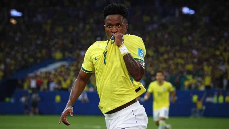 Vini Jr. marca contra a Escócia e assume artilharia na era Ancelotti
