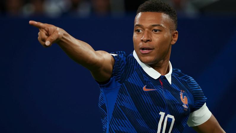 Mbappé brilhou na vitória francesa ao marcar dois gols