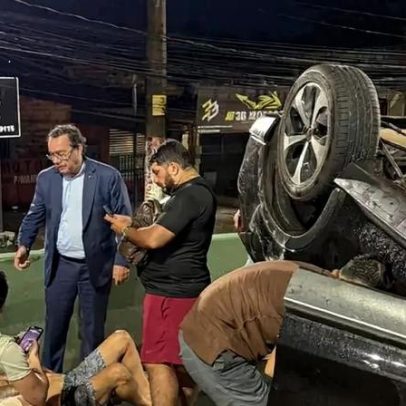 Augusto Cury socorre homem após capotar carro